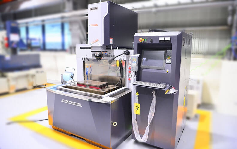 Attrezzature per stampi a iniezione plastica